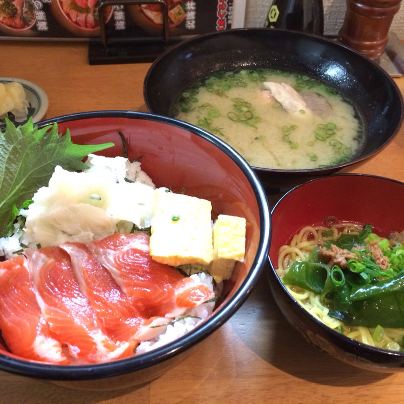 サーモンえんがわ丼(海魚家)