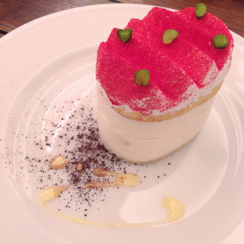 スリー(パティスリー モンプリュ)