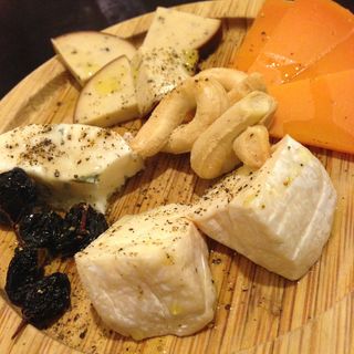 チーズ盛り合わせ(Craftkobe スターボード/神戸ビール)