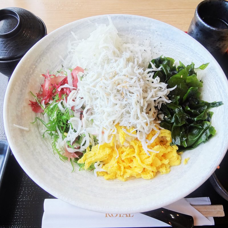 生しらす丼(スナックコーナー 淡路SA下り)