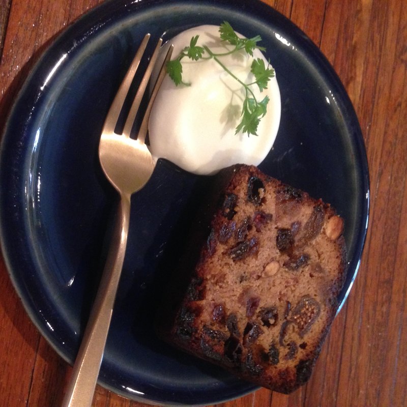 フルーツ・ナッツ入りケーキ(tea room mahisa 元町店)