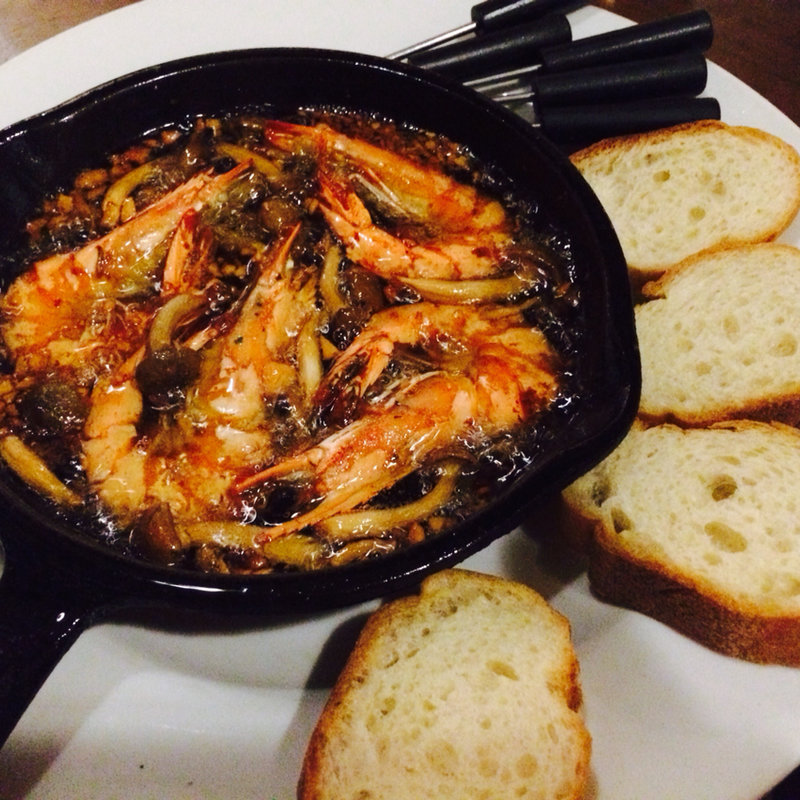 有頭エビとキノコのアヒージョ(ビストロウオザ)