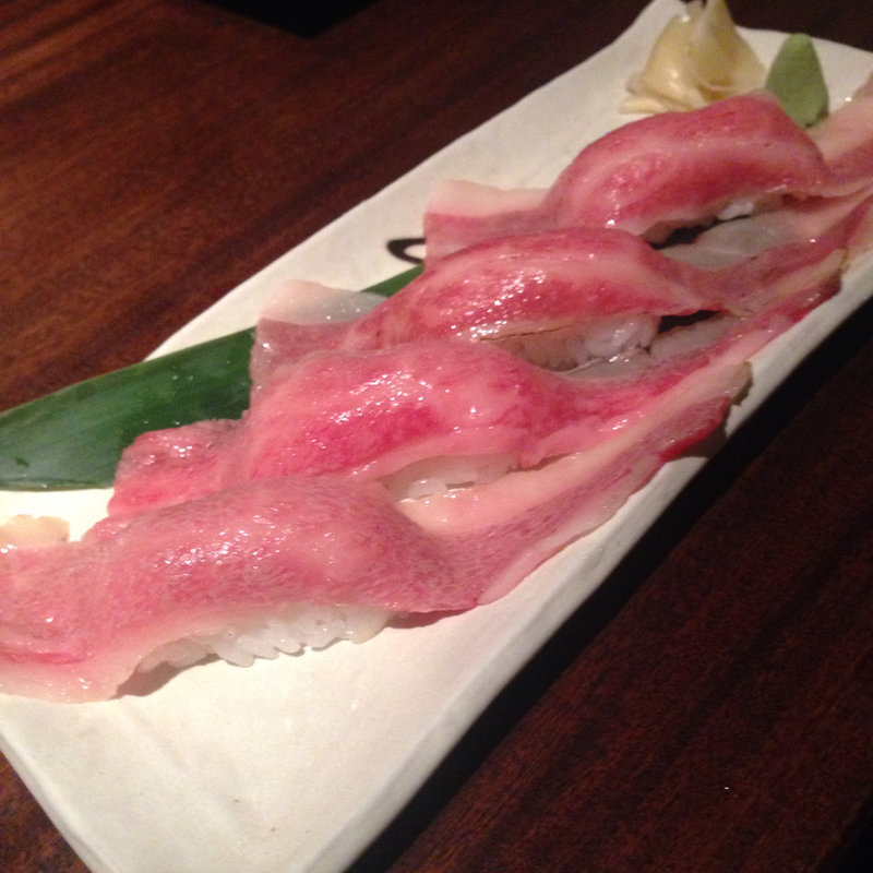 炙り牛肉寿司(1貫)(牛たん焼きしゃぶ 元祖たこしゃぶ 紅れや 西池袋店 )