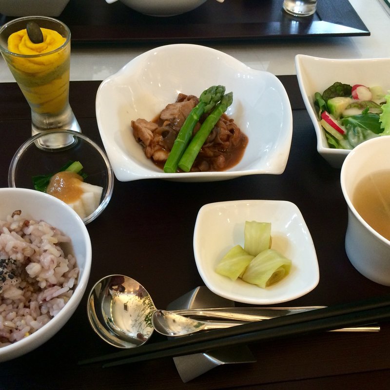 バランス満点ランチ（チキン）(カフェ＆パフェ 木麗（きれい）)