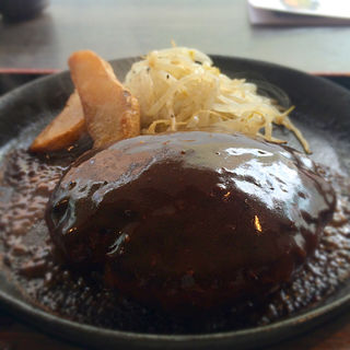 肉汁たっぷり！新宿で食べられるおすすめハンバーグランチ