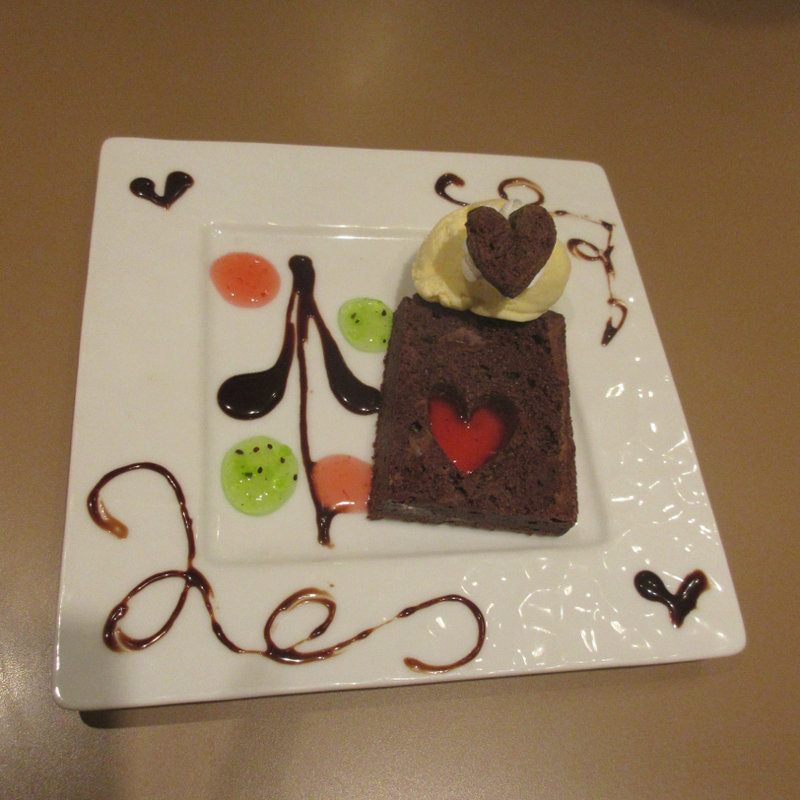 トランプ兵のチョコレートブラウニー バニラアイス添え(魔法の国のアリス )