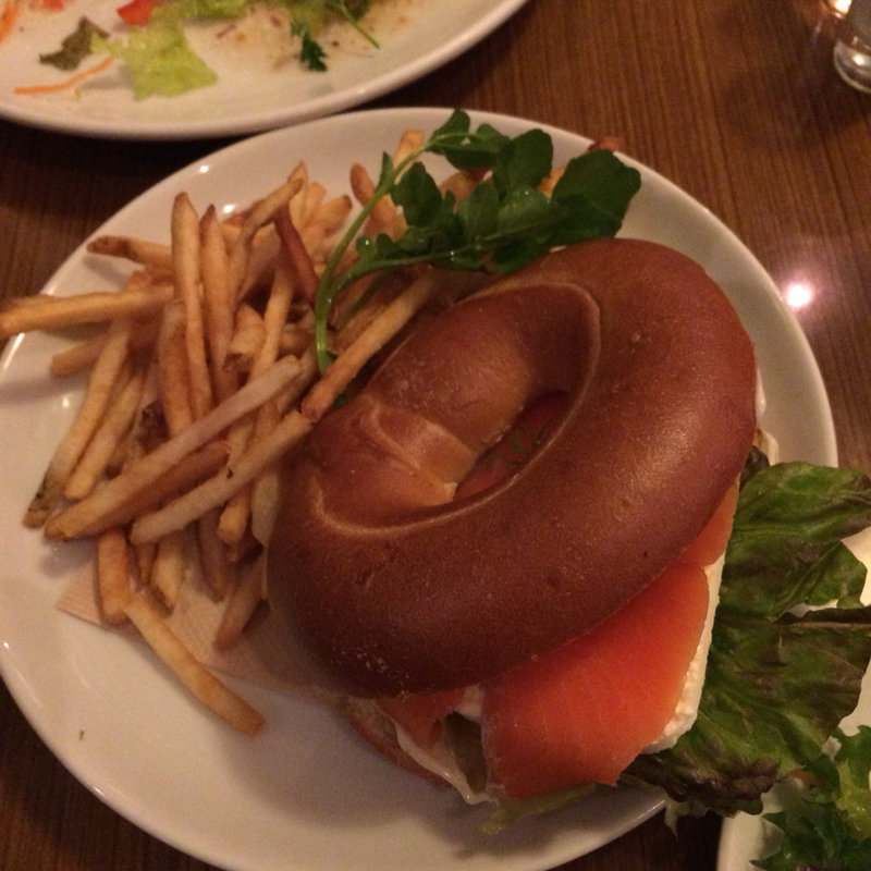 サーモンとクリームチーズベーグル(フダンカフェ （fudan　ｃａｆｅ）)