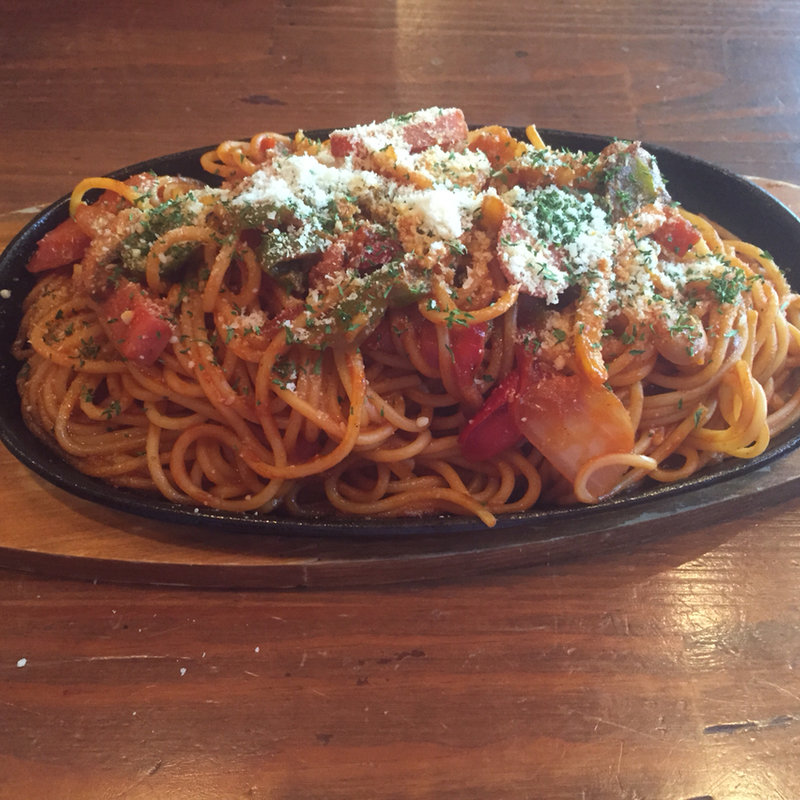 鉄板ナポリタン(Cafe&Bar miles and miles （カフェ＆バー マイルズアンドマイルズ）)