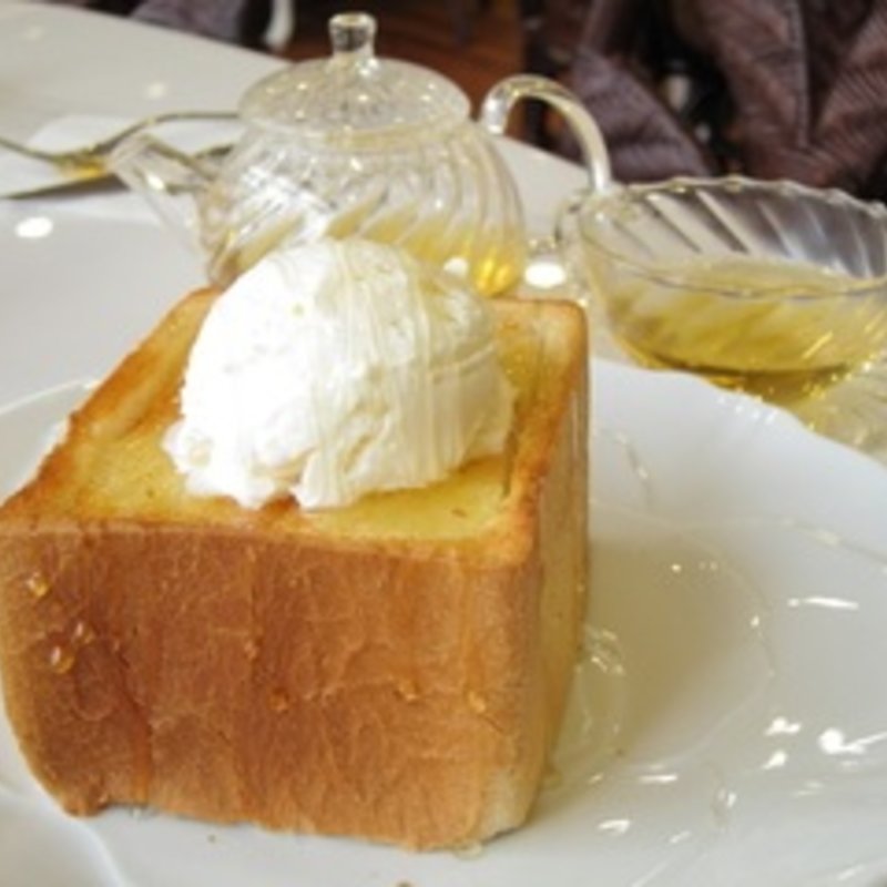 ハニートーストアイス＆ハーブティー(ウィッチムーンカフェ)