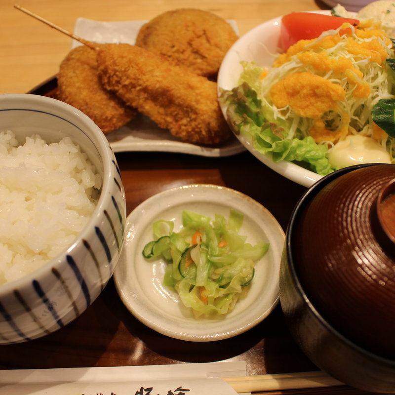 揚げ物定食、コロッケ、串かつ、メンチカツ(豚捨 外宮前店 )