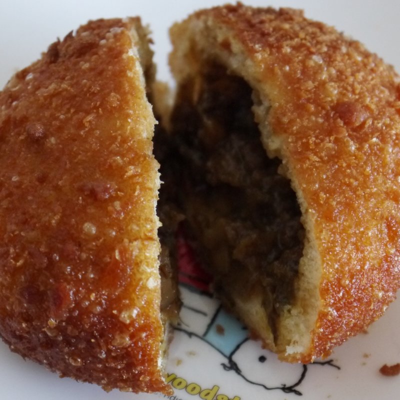 牛スジカレーパン(パン工房　ＬＡＶＥ)