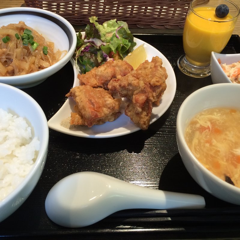 <平日限定>選べるメインディッシュに週替わりの一品がつく、ウィークデーランチ(柳華)