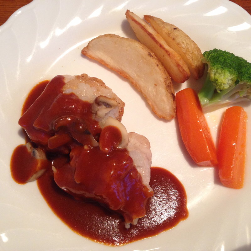 チキンソテーのトマトソース和え(鴨川 ペンション サンポアル )