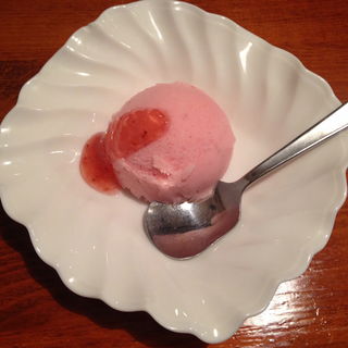 苺ゴロゴロアイスクリーム(鴨川 ペンション サンポアル )