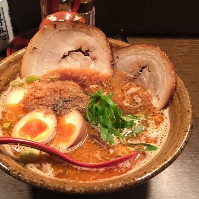 年輪チャーシュー乗せ海老豚骨ラーメン(麺屋 吉匠丸。 木屋町店)