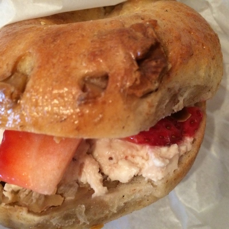 フレッシュストロベリークリームチーズ(Radio Bagel‎ （レディオベーグル）)