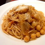 アグー豚の皮とひよこ豆のトマトソーススパゲティー(トラットリア リッチョ・ディ・マーレ)