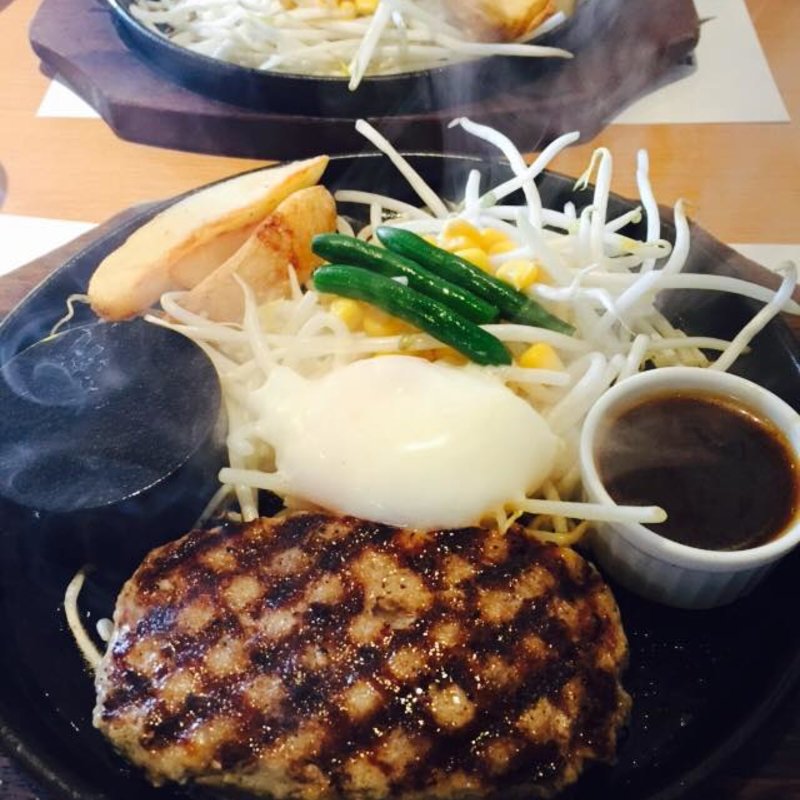 シングルハンバーグ（120g）温玉乗せ(ハンバーグ逸品堂 船橋店)