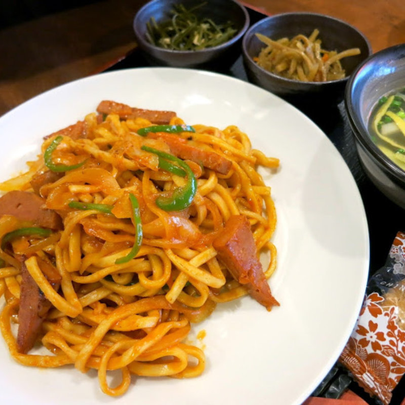 沖縄風ナポリタン(沖縄ダイニング びたろー)