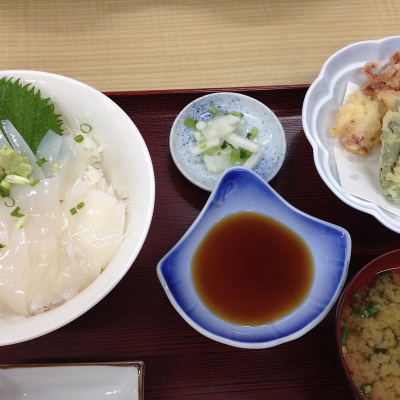 地イカの刺身丼とげそ天婦羅(さがみ湾)