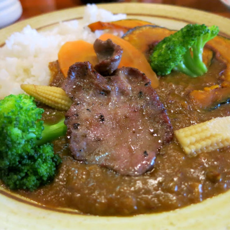 牛たんカレー　(六本木三丁目酒場 少々)