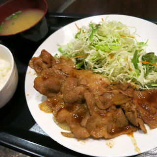 肩ロース生姜焼き定食(本格ホルモン焼肉 なかみ屋 本店)