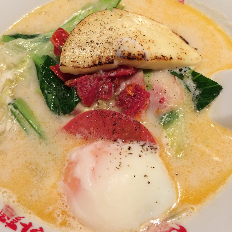 カマンベールの濃厚チーズパイタン麺(太陽のトマト麺 吉祥寺南口支店)