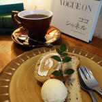 紅茶のチーズケーキとモカロール(日和cafe)