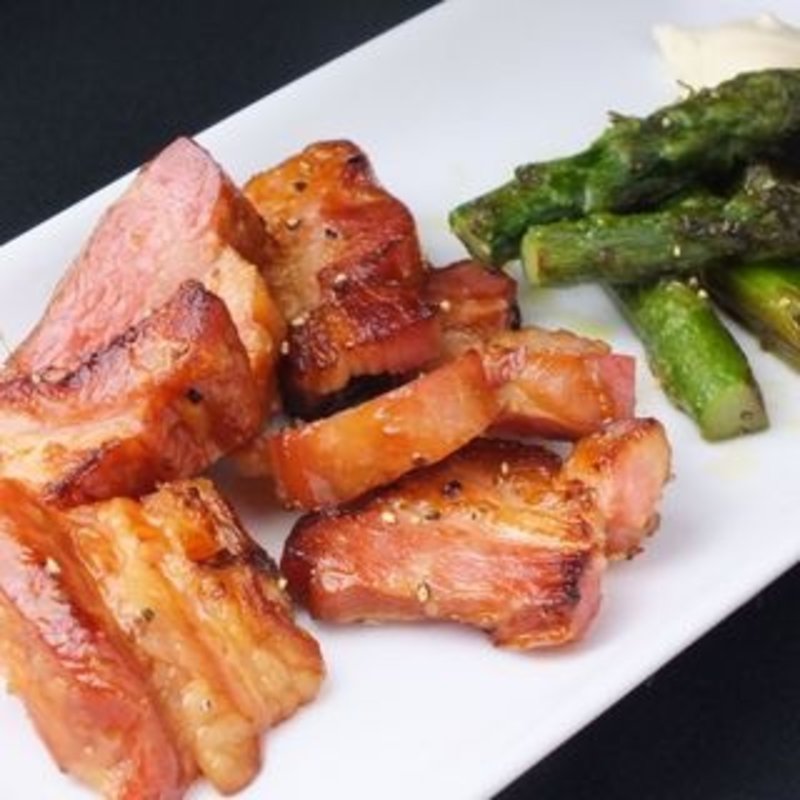 厚切りベーコンとアスパラのソテー(ミュージックバー ティーンスピリッツ)