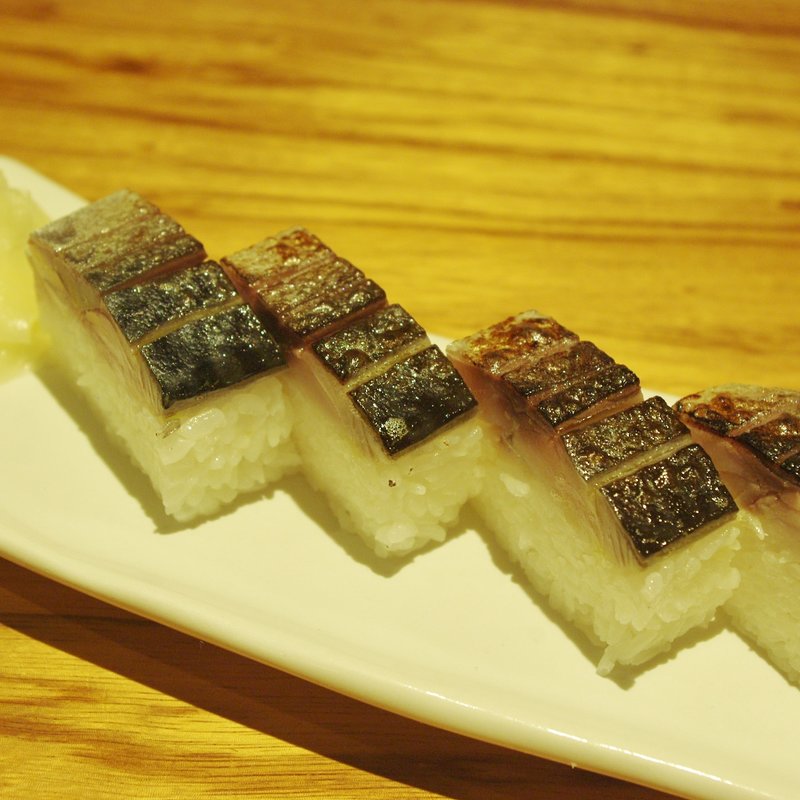 〆さばの炙り押し寿司(銀鯱)