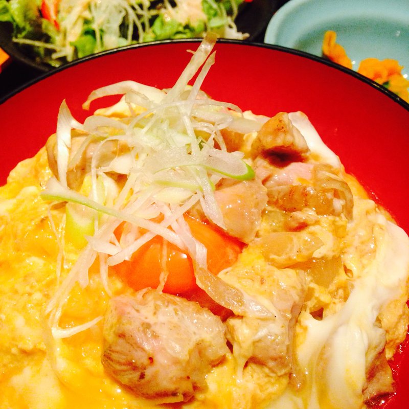 炭焼き親子丼セット(骨付き阿波尾鶏 一鴻)