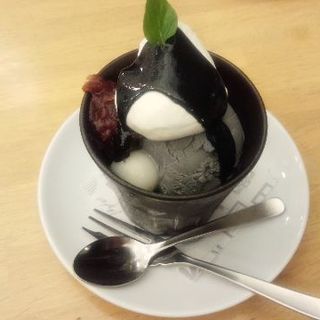 黒ごま白玉パフェ(ワンルームカフェ （one room cafe）)