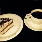 ガナッシュケーキとコーヒー(イタリアンレストランオリーブ)