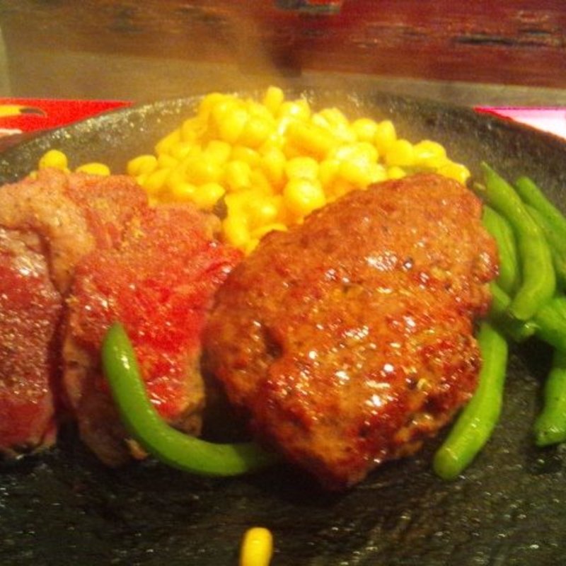 ハンバーグ＆ランプステーキ(トゥッカーノ グリル＆バー （TUCANO’S GRILL and BAR）)