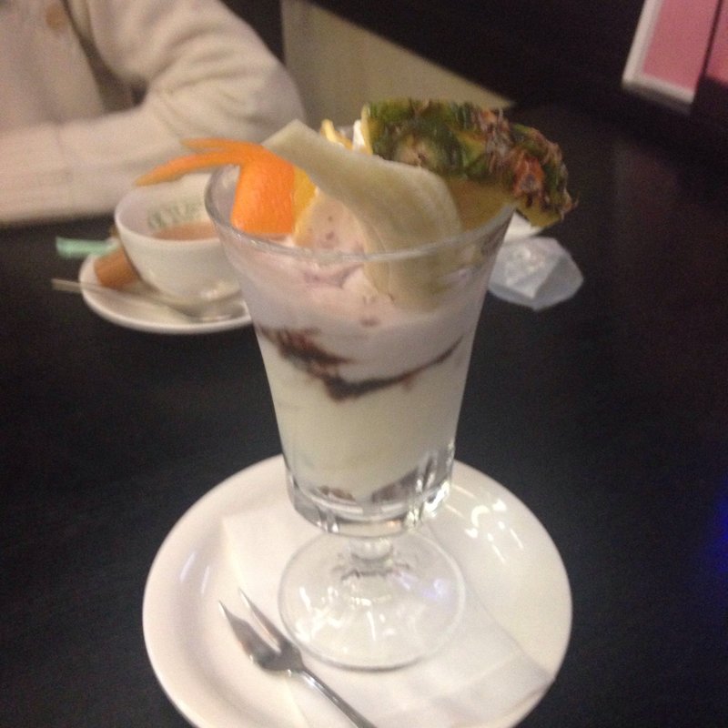 ブルベリーパフェ(イタリアンレストランオリーブ)