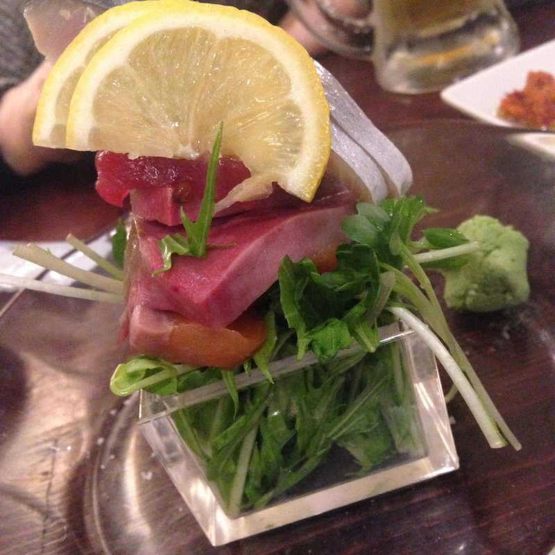 マスで山盛り　ぶり(うお鉄屋魚右衛門 （ウオテツヤギョエモン）)