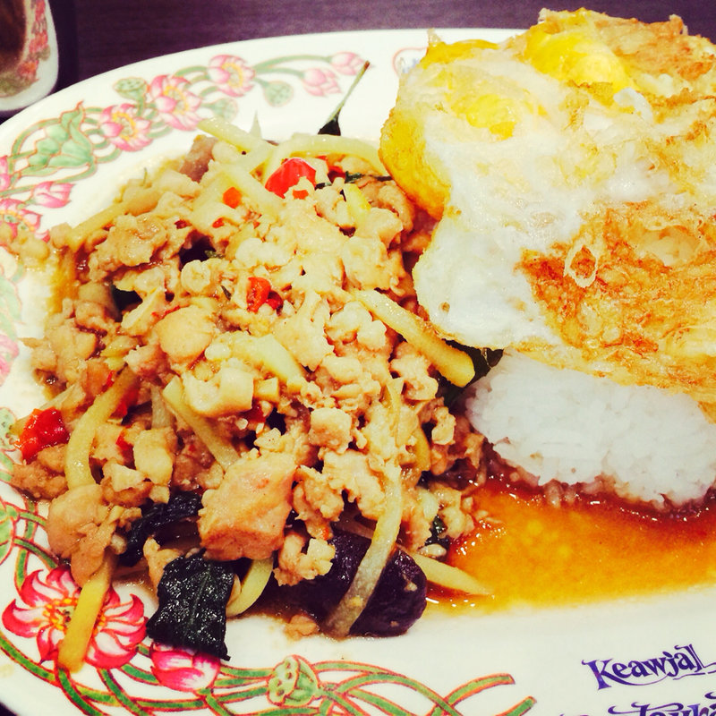 カオ　カパオ　ガイ　サイ　ガイダオ(タイ国料理ゲウチャイ江東橋店)