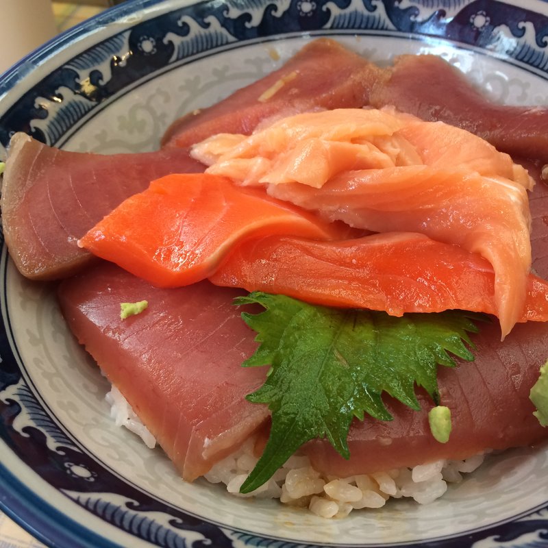サーモンまぐろ丼(みなとや食品)