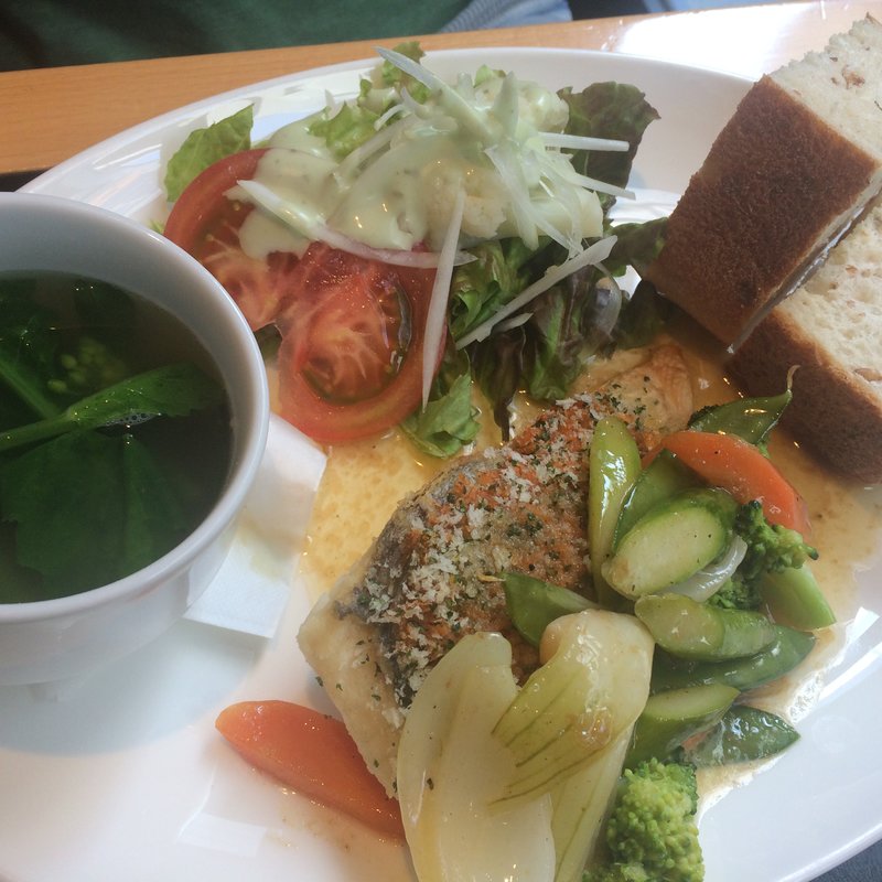 スズキと立川野菜のムニエル(エミリーフローゲ 立川高島屋店 )