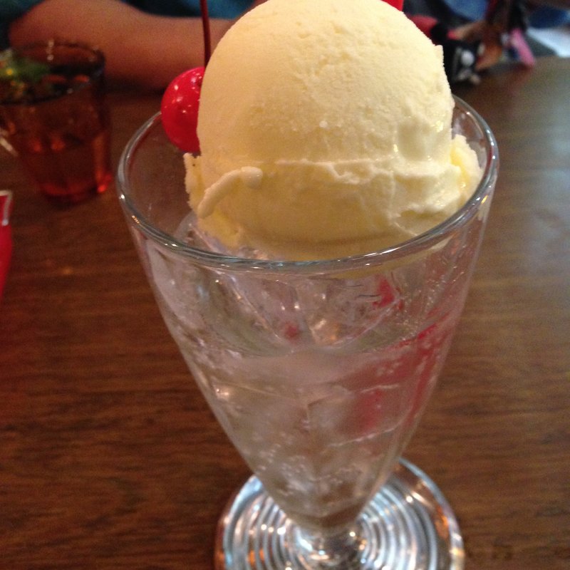 クリームソーダ　バナナ(シンセツ （SHIN-SETSU）)