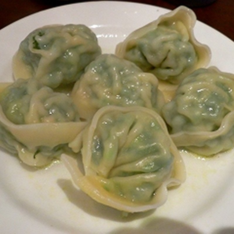 餃子手作り(明洞のり巻き新大久保店)