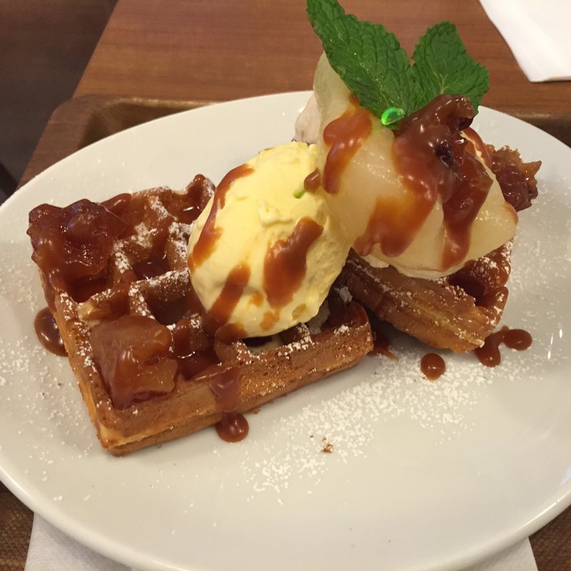 シナモンアップルと洋ナシのワッフル(Tea style)