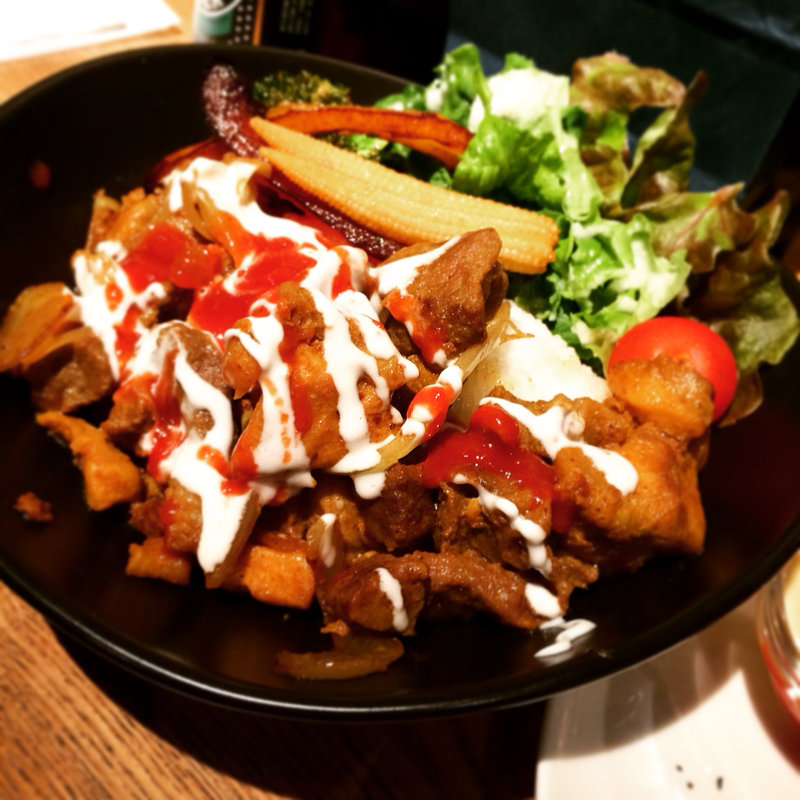 ラム&チキンオーバーライス(Nui. HOSTEL & BAR LOUNGE)