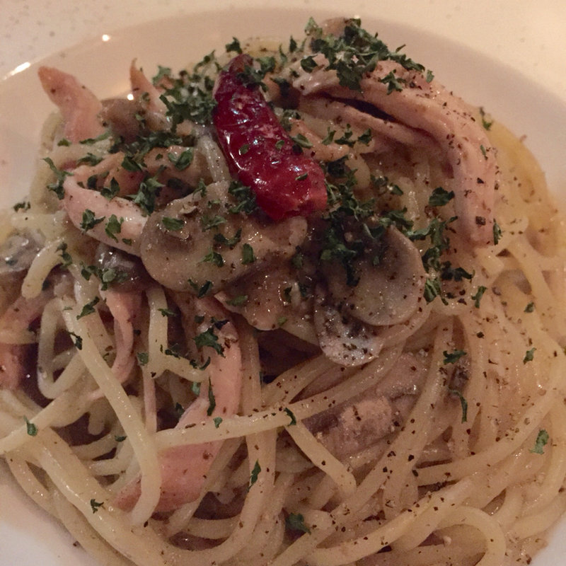 スモークチキンときのこのペペロンチーノ(燻製 BAR オリオン)