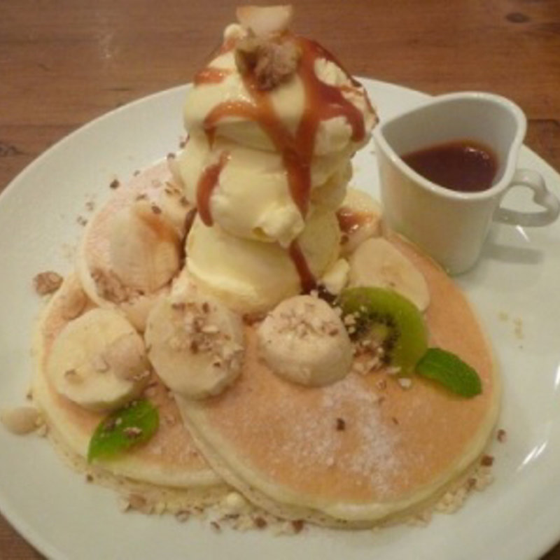 塩キャラメルとナッツのバナナ・パンケーキ(mog 難波店 （モグ）)