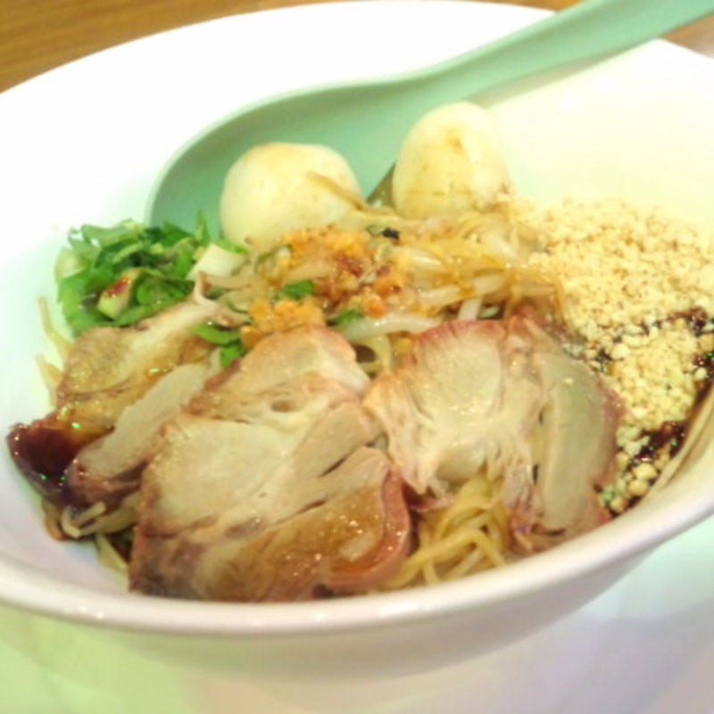 バミーヘーンムーデェーン(ゲウチャイ クイーンズイースト店)