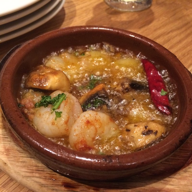 海老のアヒージョ(La Pesquera MARISQUERIA)