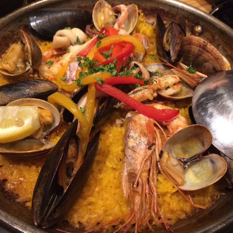 パエリア(La Pesquera MARISQUERIA)