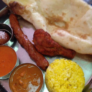 チキンカレーとシーフードカレー(インド料理タージマハル)