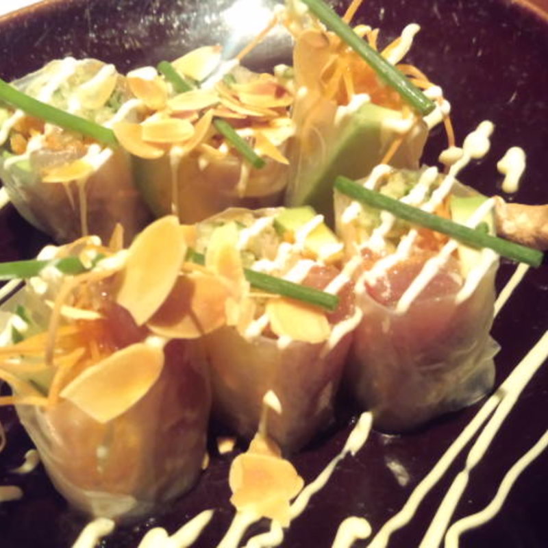 まぐろとアボカドの生春巻(湘南ゆるり。 みなとみらい店 （しょうなんゆるり）)